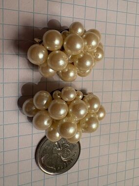 KIEN clip on earring. Cluster Pearl Clip-On Earrings in Cream